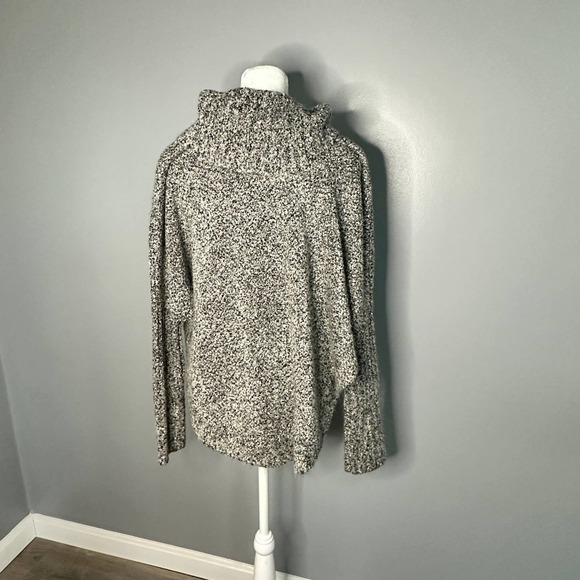 Grace Turtleneck Gray Poncho Style Sweater S / M - Picture 5 of 6